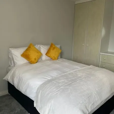 Holiday home 5-bedroom City Centre Townhouse On The Long Walk