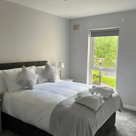5-bedroom City Centre Townhouse On The Long Walk *