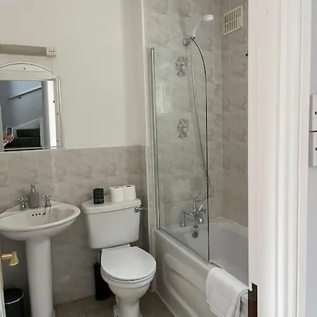 5-bedroom City Centre Townhouse On The Long Walk Holiday home Galway