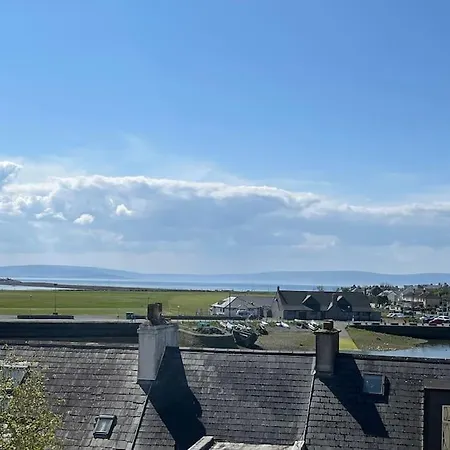 5-bedroom City Centre Townhouse On The Long Walk Holiday home Galway