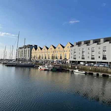 5-bedroom City Centre Townhouse On The Long Walk *